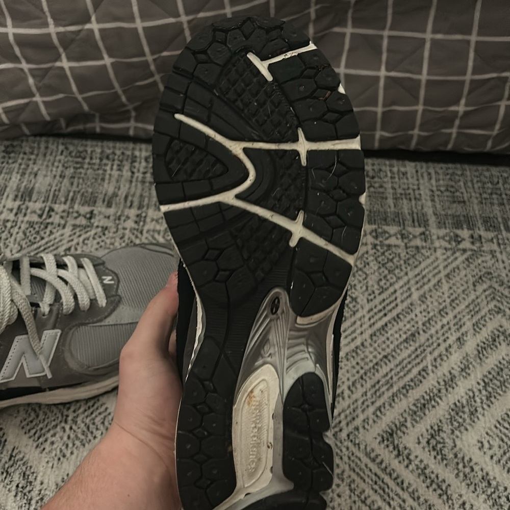 New Balance 2002R - Picture 2 of 4
